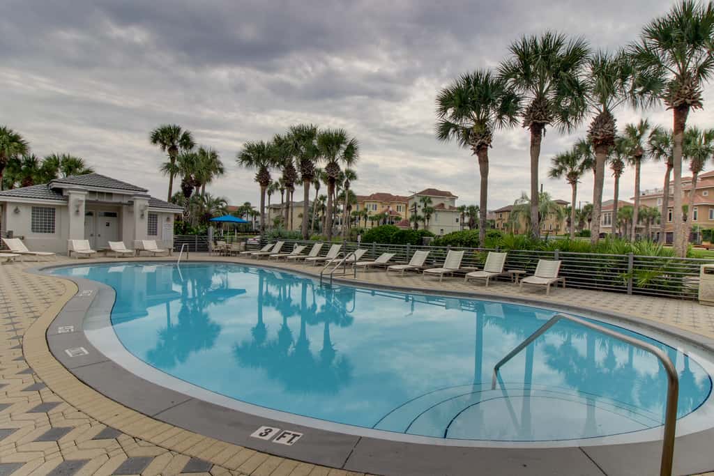 Beautiful lakefront condo with WiFi, beach views, & pool