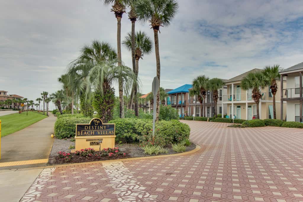 Beautiful lakefront condo with WiFi, beach views, & pool