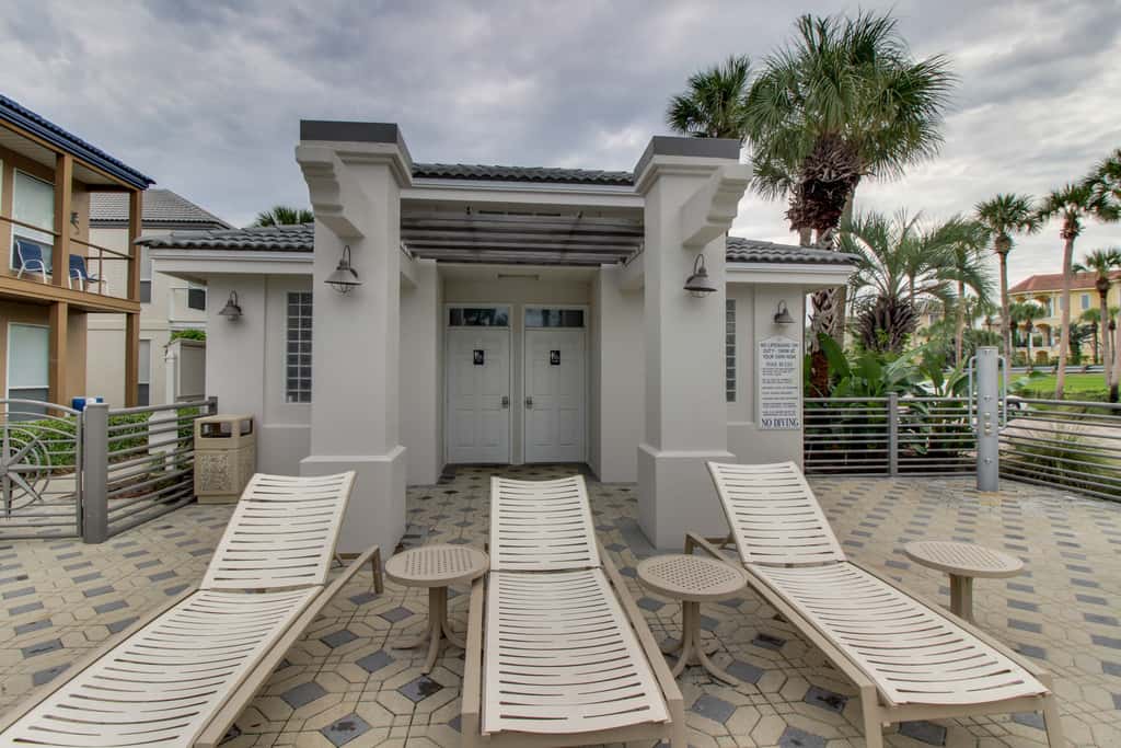 Beautiful lakefront condo with WiFi, beach views, & pool
