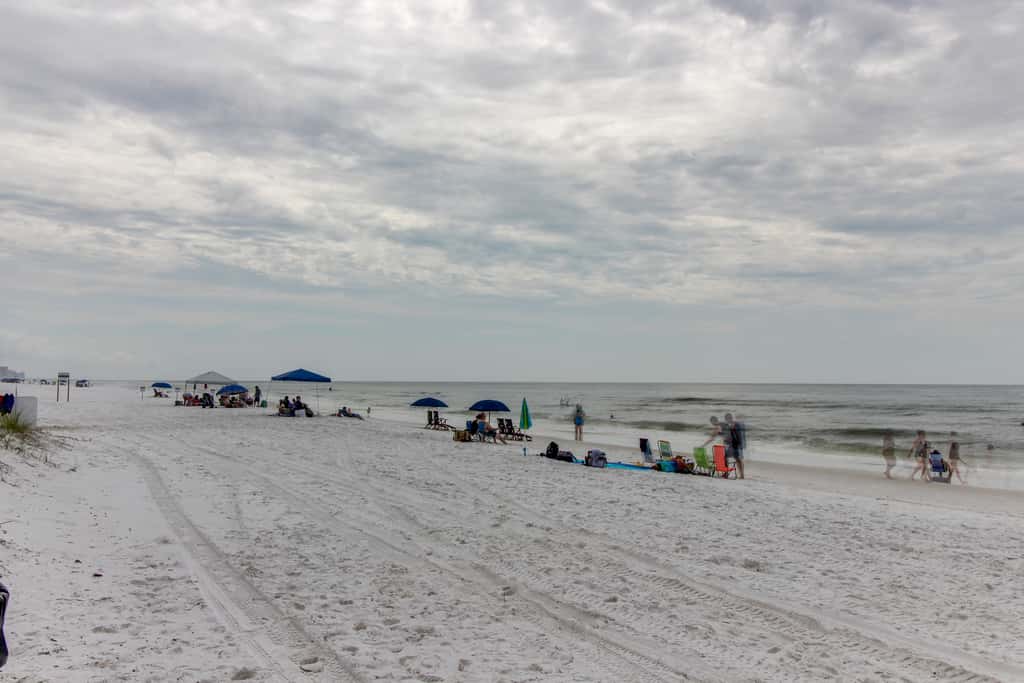 Beautiful lakefront condo with WiFi, beach views, & pool