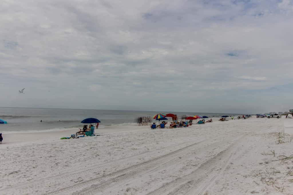 Beautiful lakefront condo with WiFi, beach views, & pool