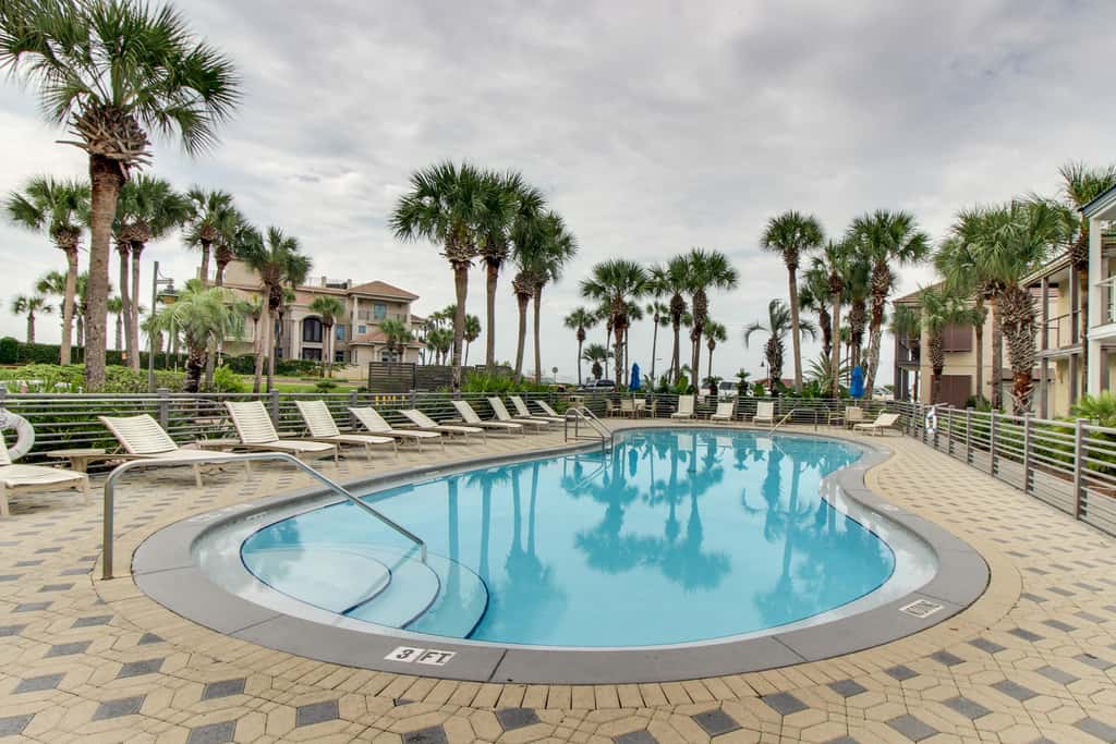 Lakefront condo with WiFi, water&beach views, pool
