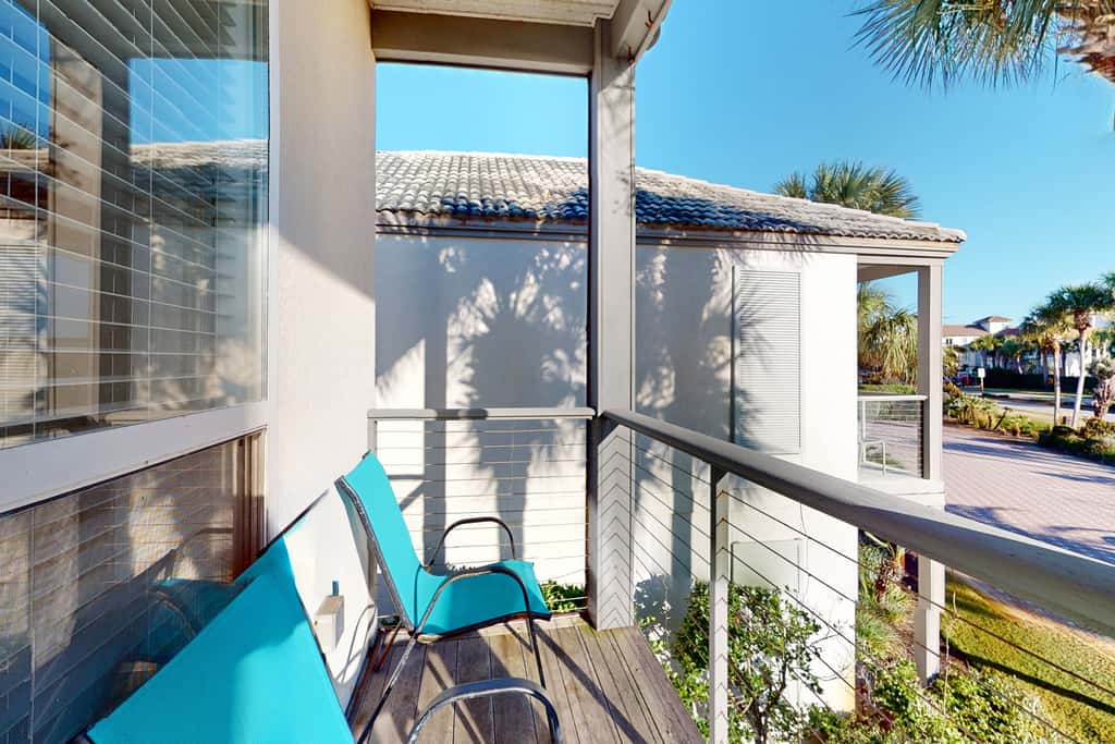 Lakefront condo with WiFi, water&beach views, pool