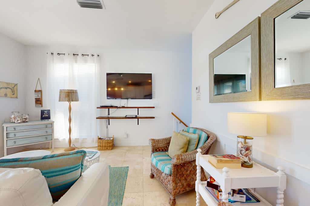 Lakefront condo with WiFi, water&beach views, pool