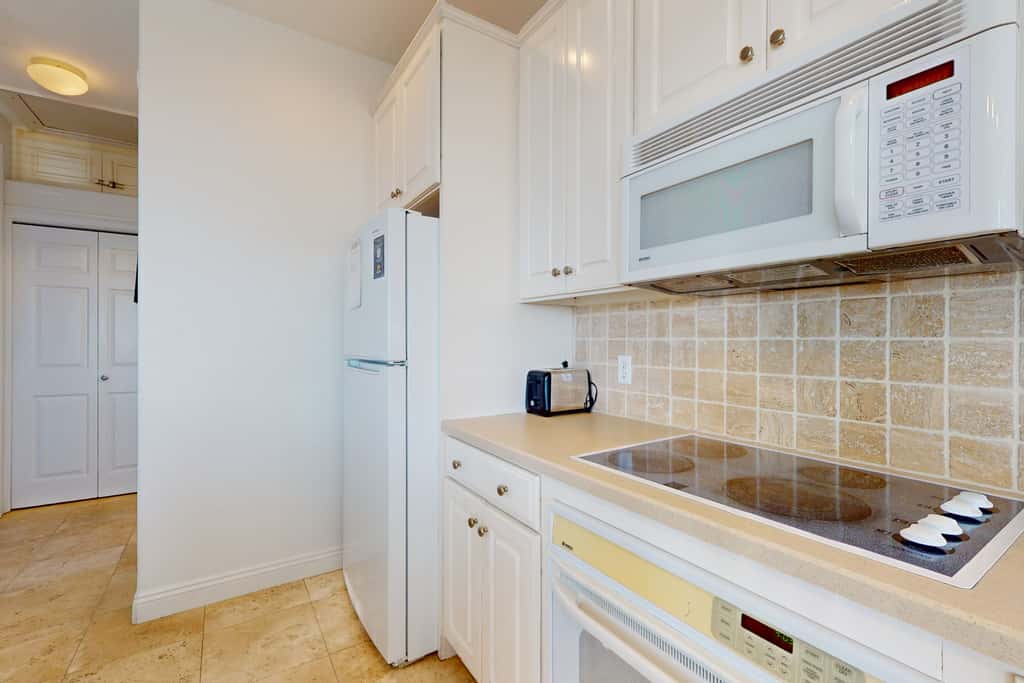 Lakefront condo with WiFi, water&beach views, pool