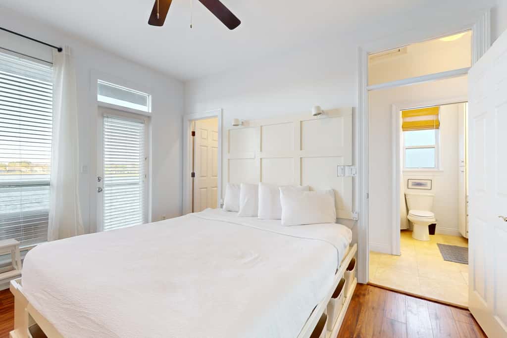 Lakefront condo with WiFi, water&beach views, pool