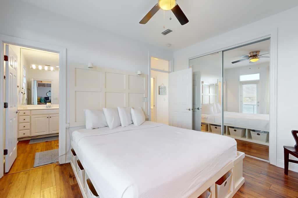 Lakefront condo with WiFi, water&beach views, pool