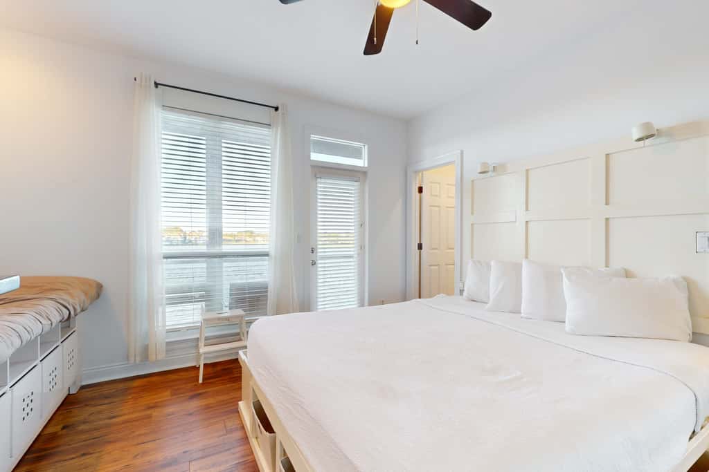 Lakefront condo with WiFi, water&beach views, pool