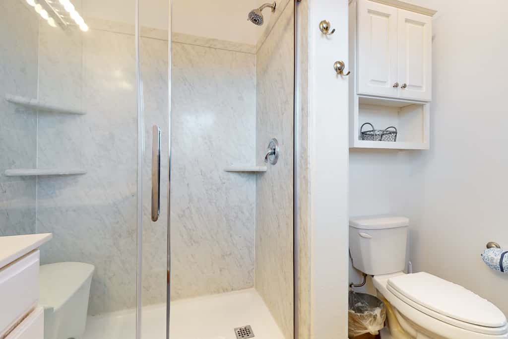 Lakefront condo with WiFi, water&beach views, pool