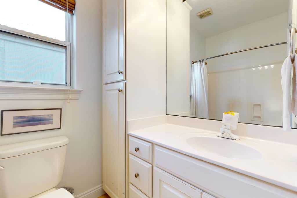Lakefront condo with WiFi, water&beach views, pool