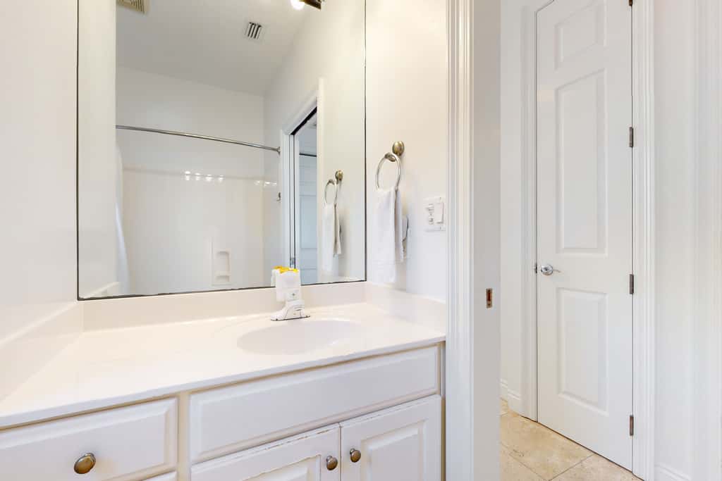 Lakefront condo with WiFi, water&beach views, pool