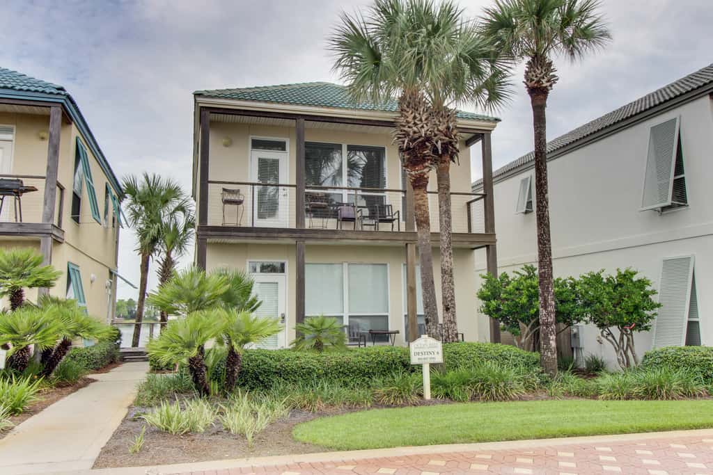 Lakefront condo with WiFi, water&beach views, pool