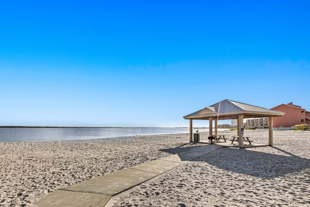 Sunlit & tropical beachfront condo with pool, gym, balcony views