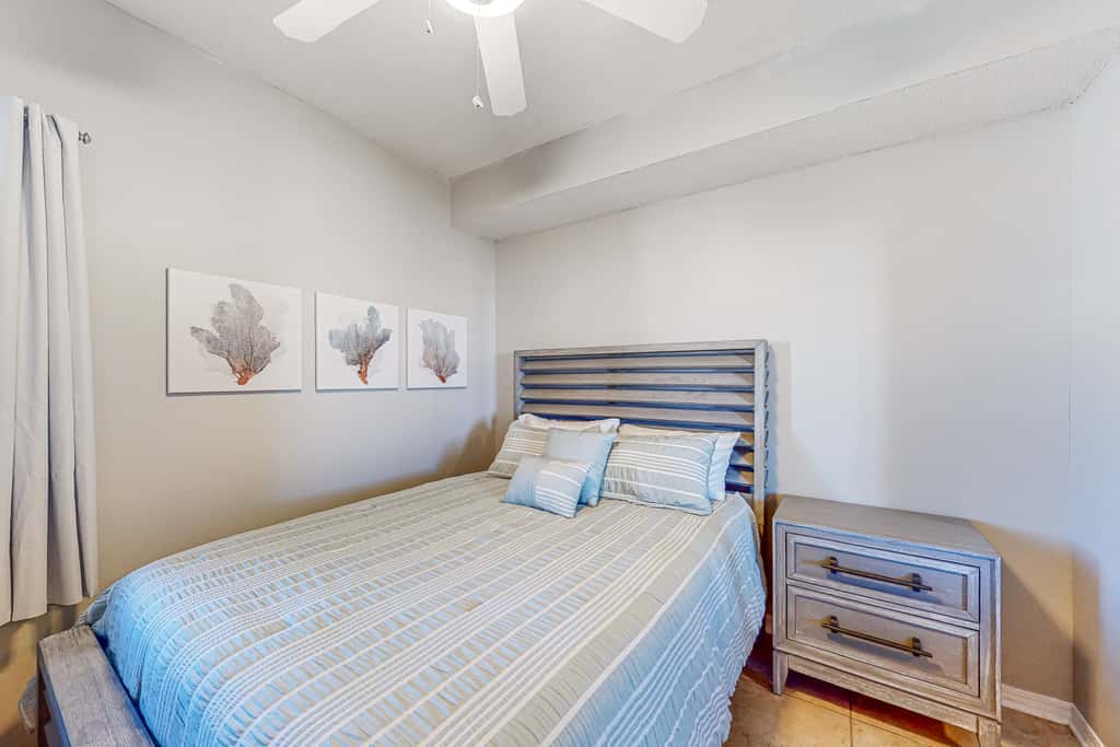 Sunlit & tropical beachfront condo with pool, gym, balcony views