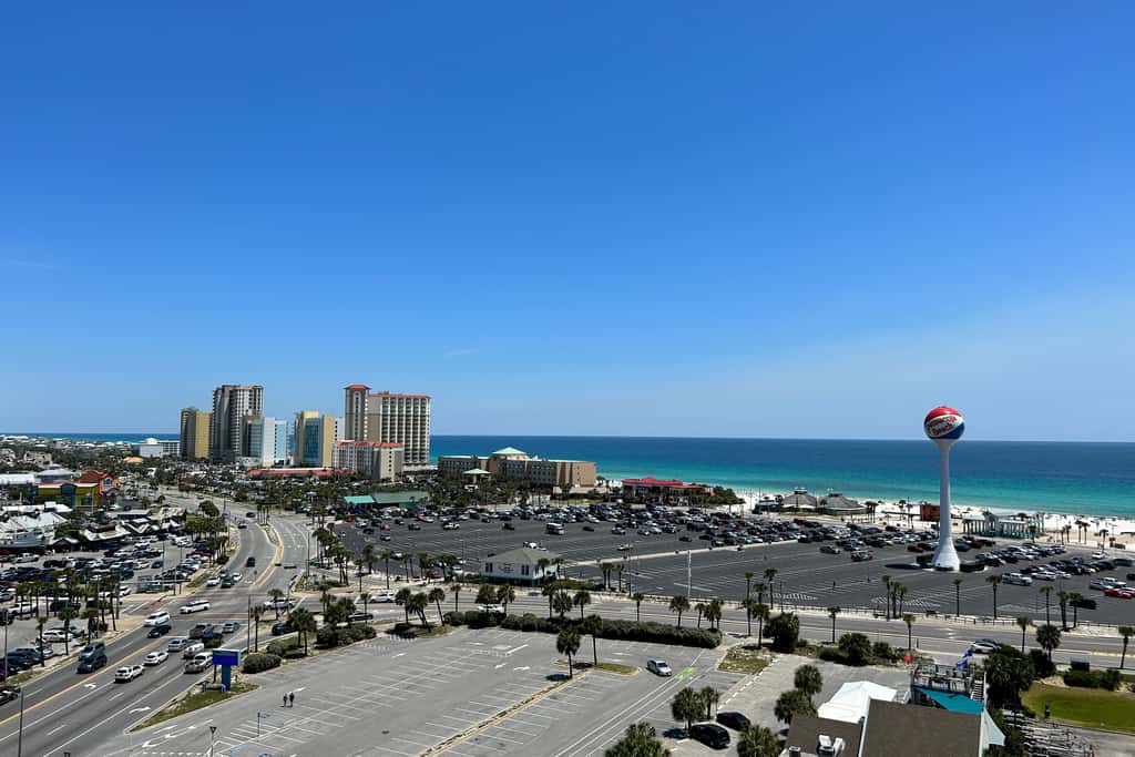 Sunlit & tropical beachfront condo with pool, gym, balcony views