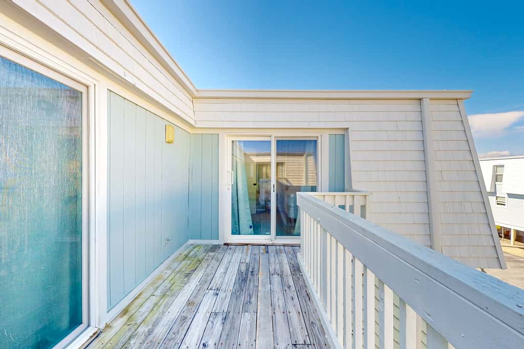 Sound-Side Condo with Grill, Deck, & W&D and Shared Pool