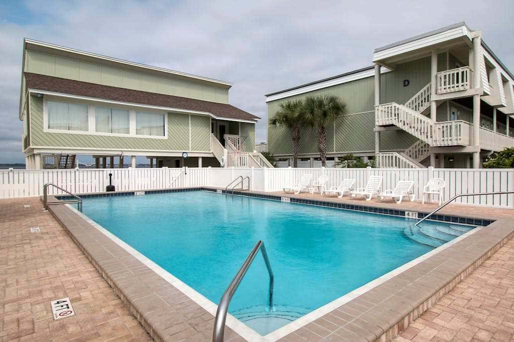 Sound-Side Condo with Grill, Deck, & W&D and Shared Pool
