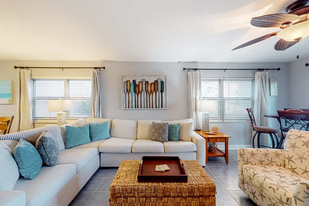 Oceanfront condo with shared pool & patio, open layout, W/D, & AC