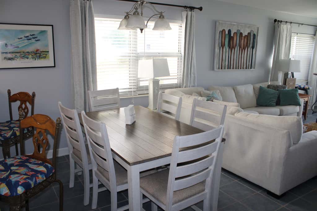 Oceanfront condo with shared pool & patio, open layout, W/D, & AC