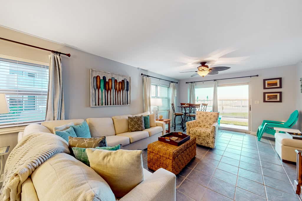 Oceanfront condo with shared pool & patio, open layout, W/D, & AC