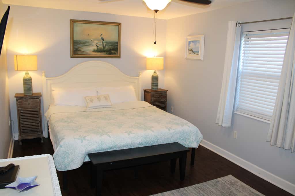 Oceanfront condo with shared pool & patio, open layout, W/D, & AC