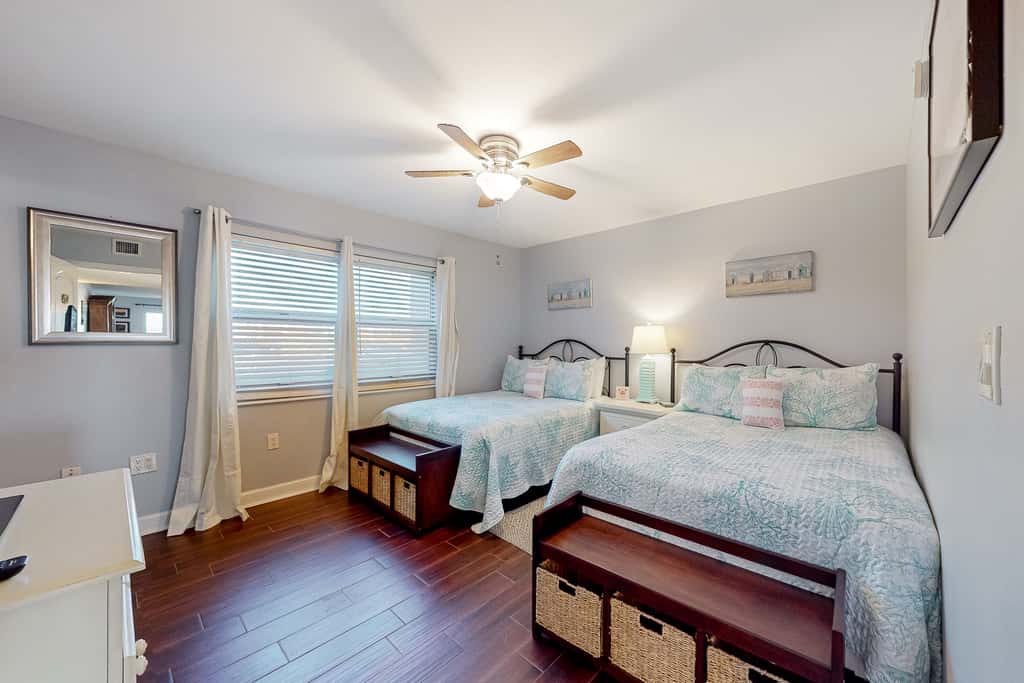 Oceanfront condo with shared pool & patio, open layout, W/D, & AC