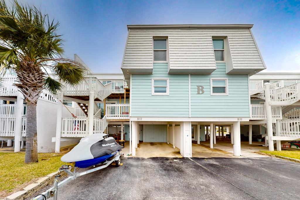Incredible waterfront retreat with beach access, pool, dock & amazing Gulf views