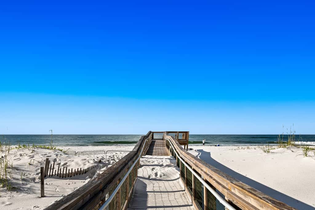 Gulf-view condo with pool, hot tub, beach access, tennis, balcony, AC, & W/D
