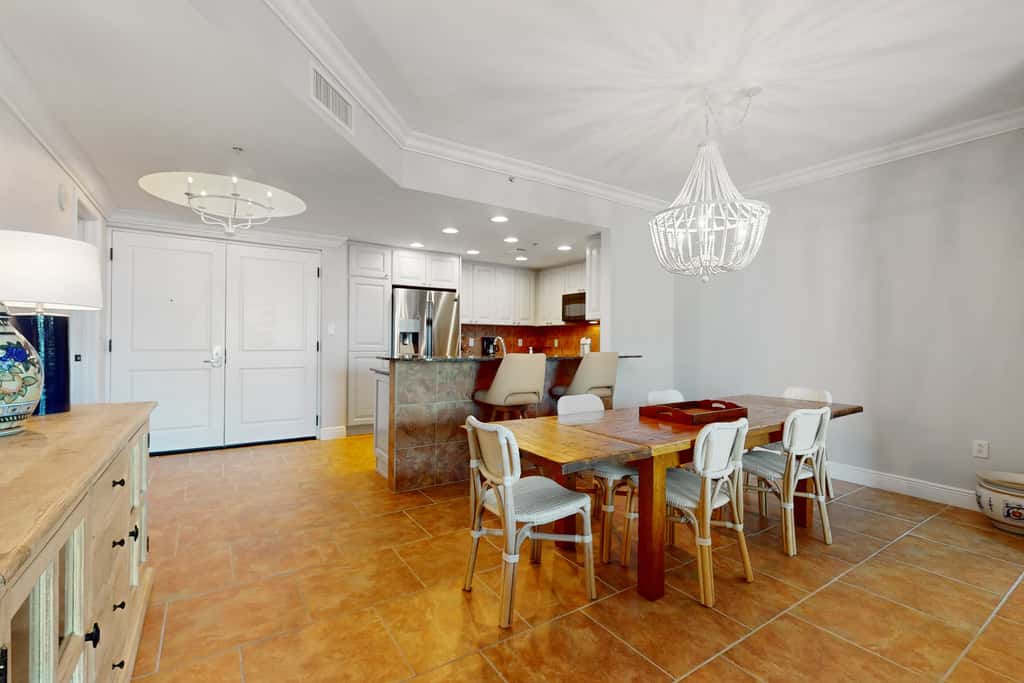 Gulf-view condo with pool, hot tub, beach access, tennis, balcony, AC, & W/D