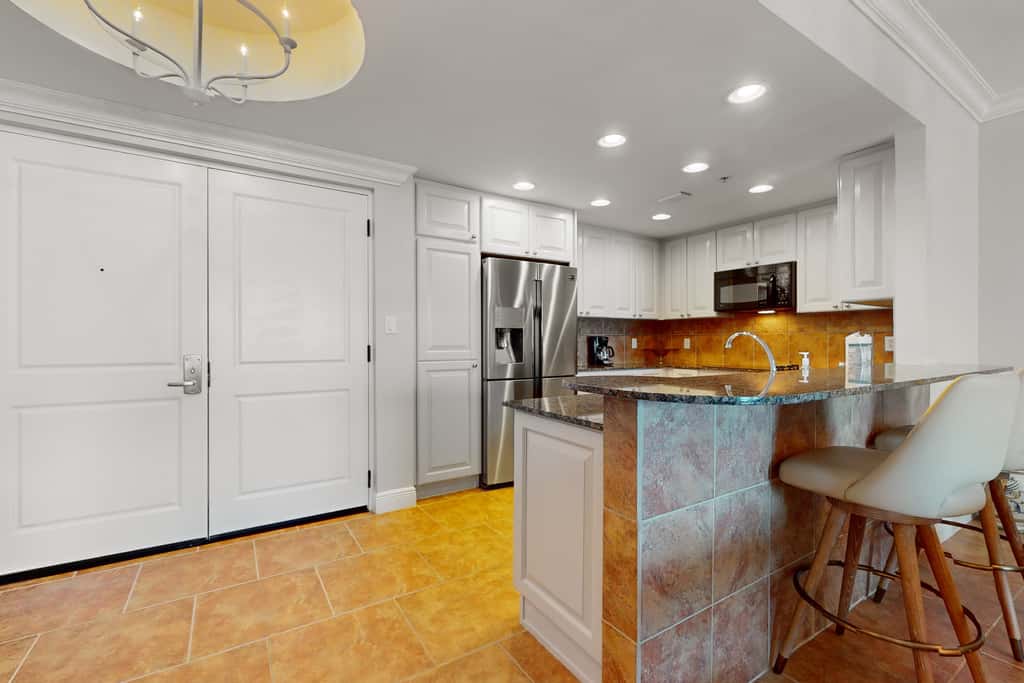 Gulf-view condo with pool, hot tub, beach access, tennis, balcony, AC, & W/D