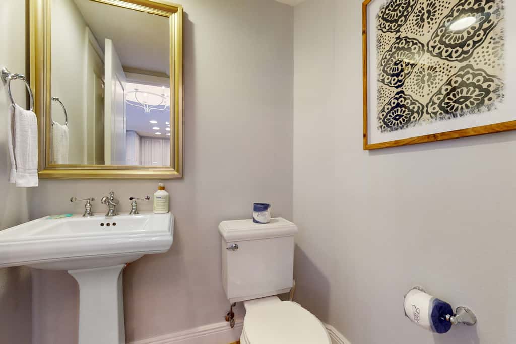 Gulf-view condo with pool, hot tub, beach access, tennis, balcony, AC, & W/D