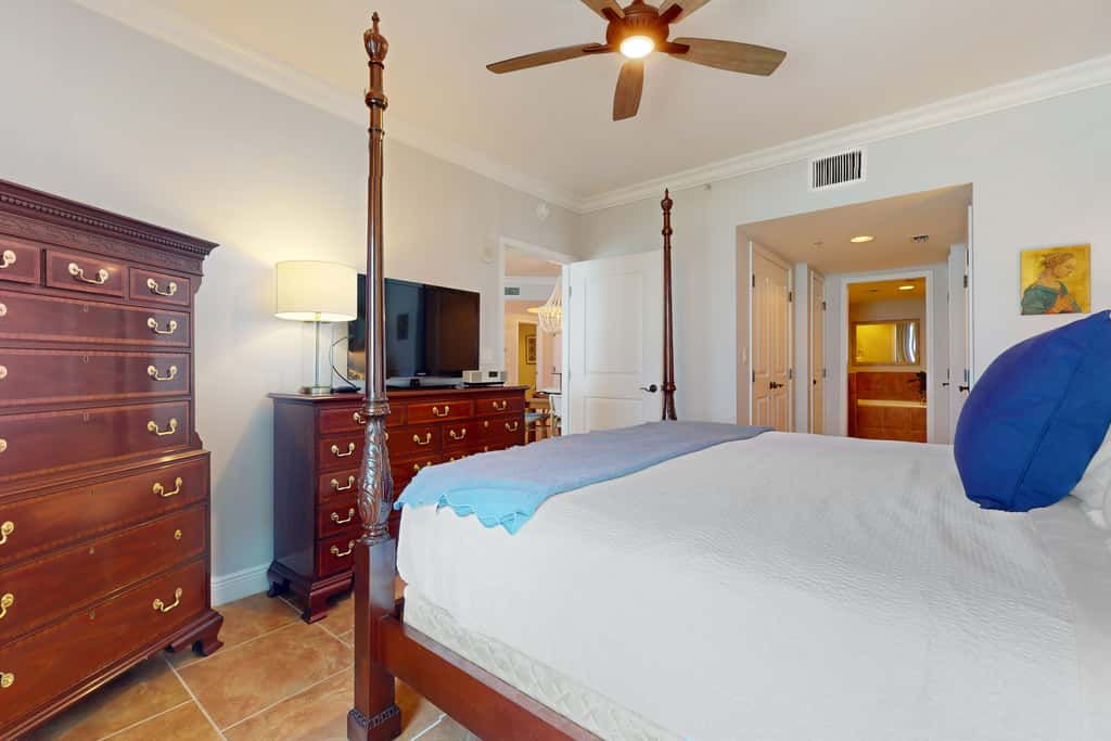 Gulf-view condo with pool, hot tub, beach access, tennis, balcony, AC, & W/D