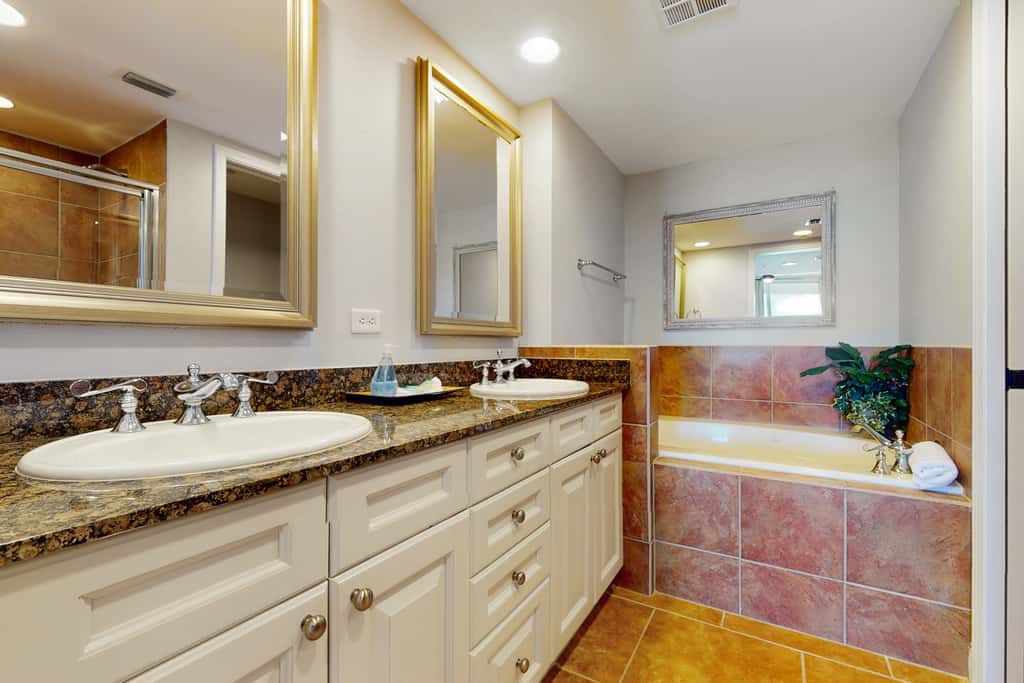 Gulf-view condo with pool, hot tub, beach access, tennis, balcony, AC, & W/D