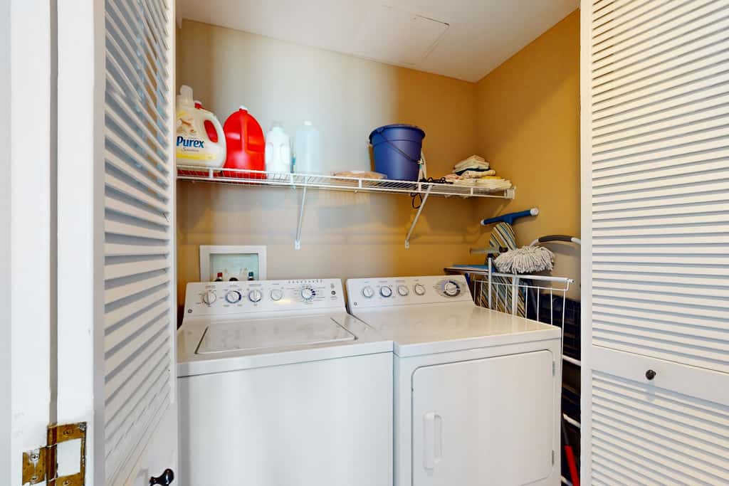 Gulf-view condo with pool, hot tub, beach access, tennis, balcony, AC, & W/D