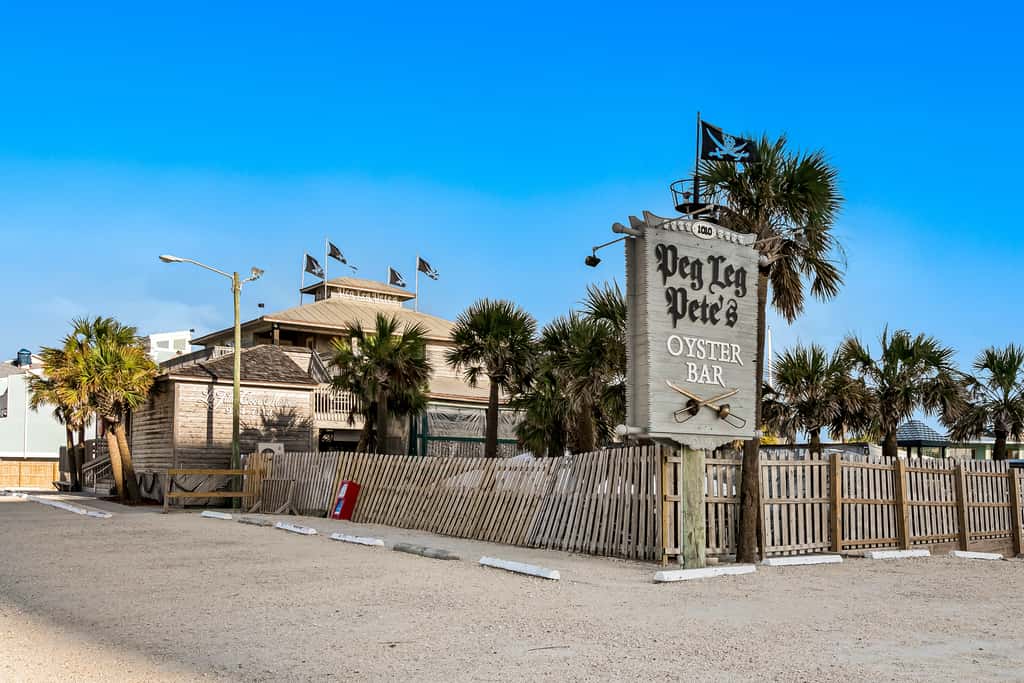 Gulf-view condo with pool, hot tub, beach access, tennis, balcony, AC, & W/D