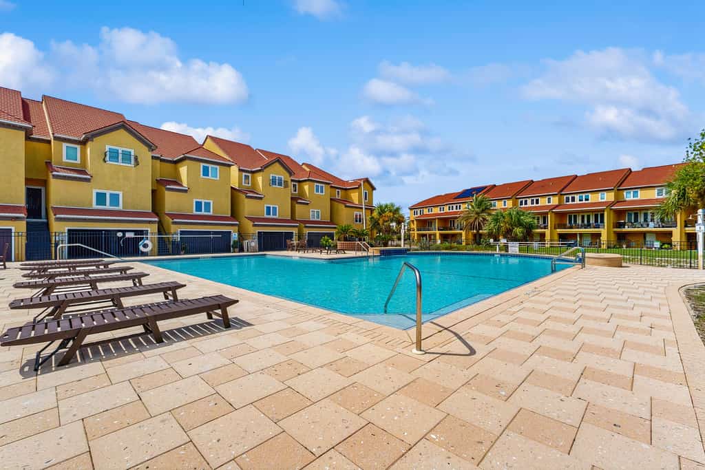 Regency Cabanas H4