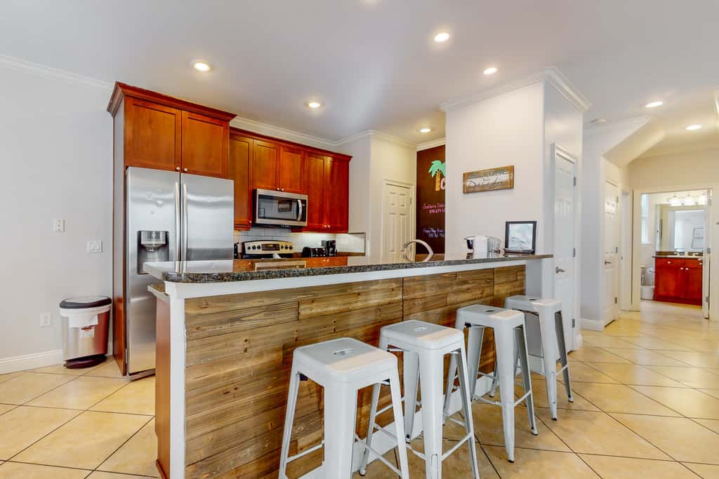 Large, Open Home, Shared Pool, Bike or Walk to the Gulf