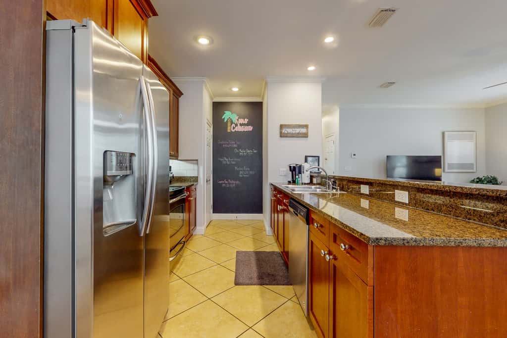 Large, Open Home, Shared Pool, Bike or Walk to the Gulf