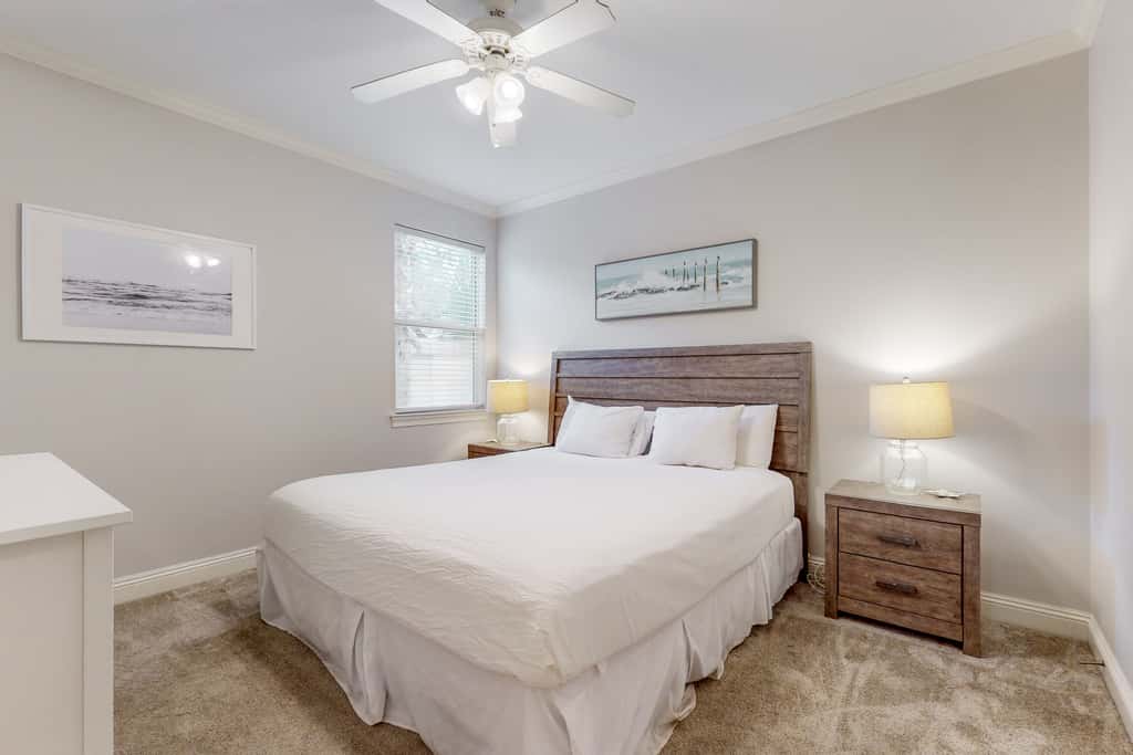 Large, Open Home, Shared Pool, Bike or Walk to the Gulf