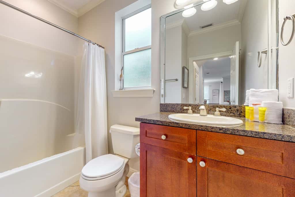 Large, Open Home, Shared Pool, Bike or Walk to the Gulf