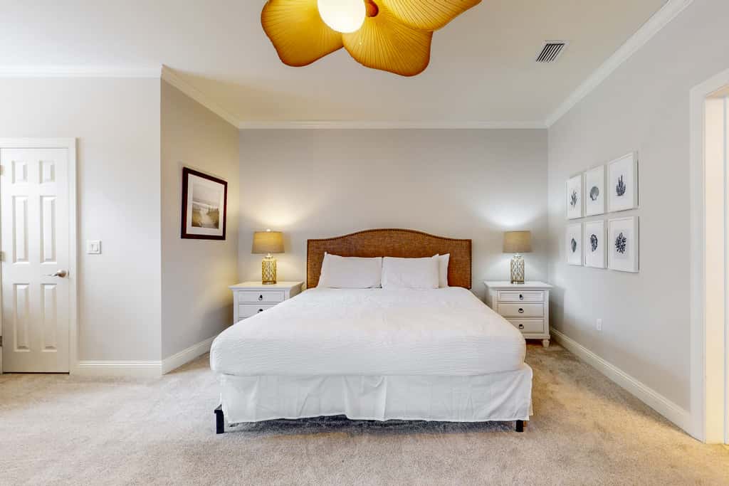 Large, Open Home, Shared Pool, Bike or Walk to the Gulf