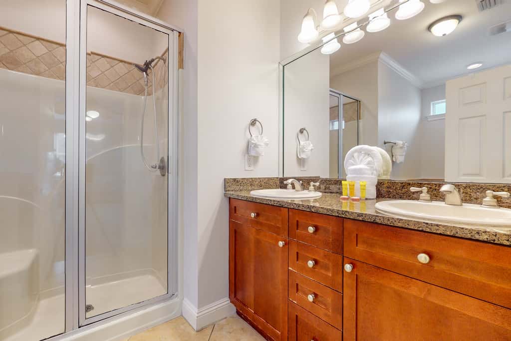Large, Open Home, Shared Pool, Bike or Walk to the Gulf