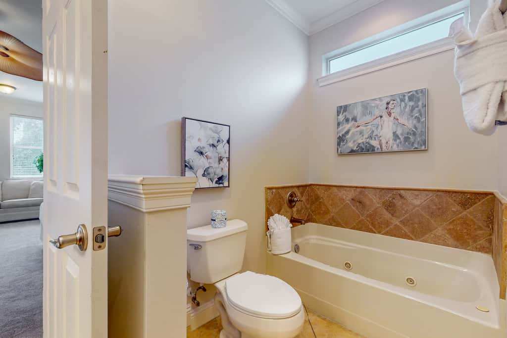 Large, Open Home, Shared Pool, Bike or Walk to the Gulf