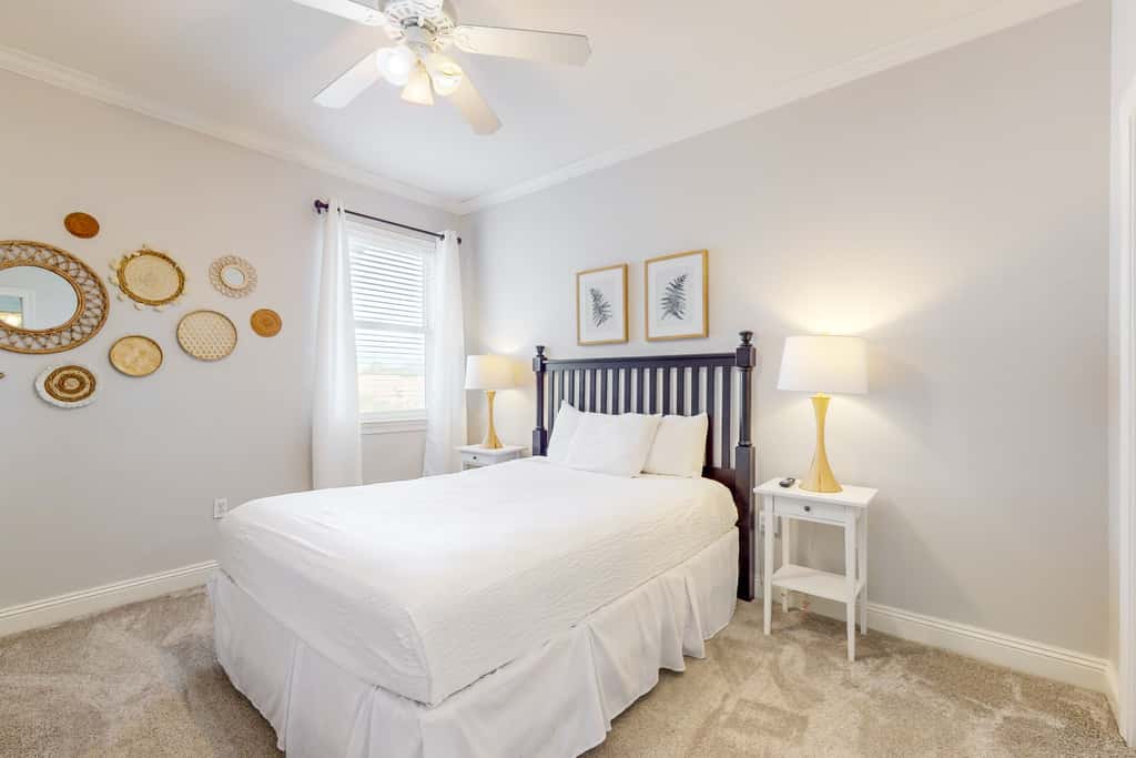 Large, Open Home, Shared Pool, Bike or Walk to the Gulf