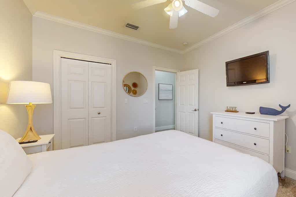 Large, Open Home, Shared Pool, Bike or Walk to the Gulf