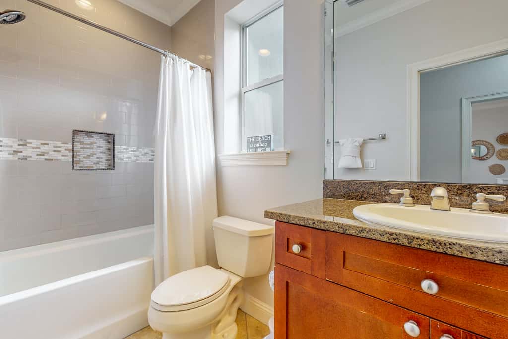Large, Open Home, Shared Pool, Bike or Walk to the Gulf