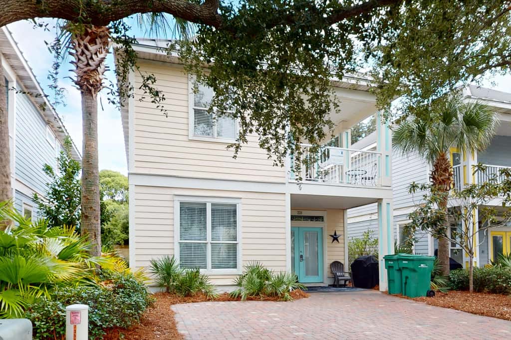 Large, Open Home, Shared Pool, Bike or Walk to the Gulf