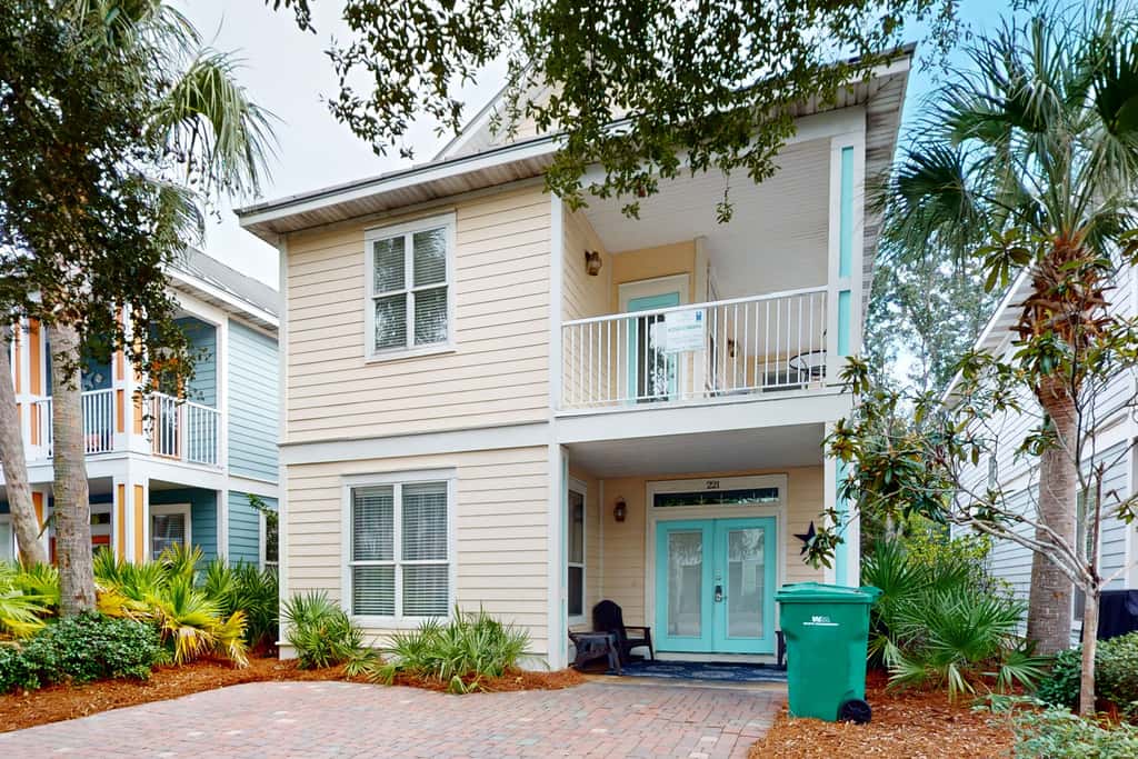 Large, Open Home, Shared Pool, Bike or Walk to the Gulf