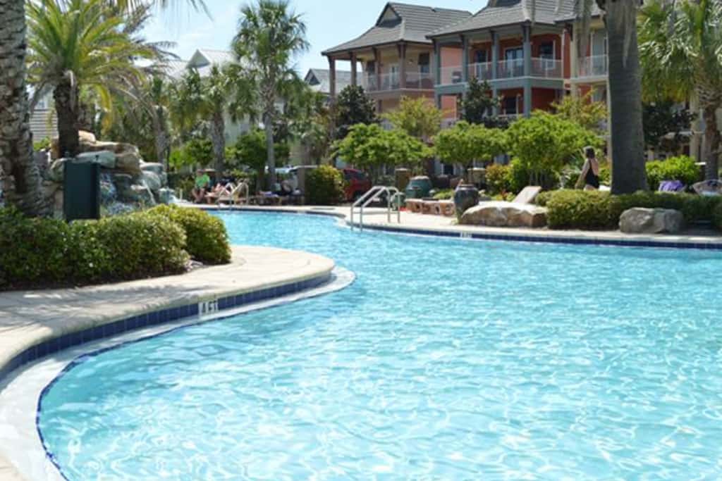 Large, Open Home, Shared Pool, Bike or Walk to the Gulf