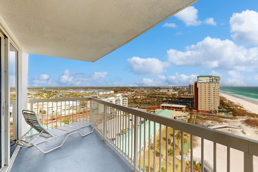 Gulf condo with fitness room, pool & hot tub